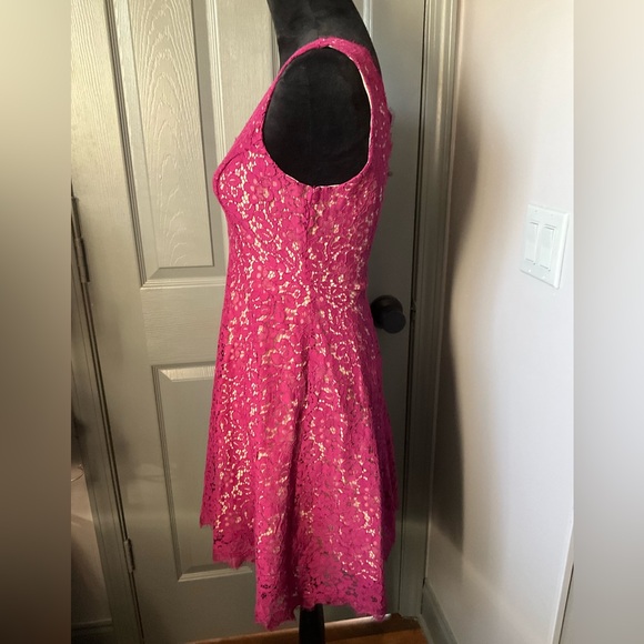 Soprano small fully lined burgundy lace dress - Picture 4 of 5